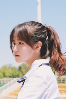 我被捆綁在班里用性玩具調教