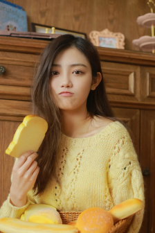 老師黑色雙開真絲旗袍的穿著效果