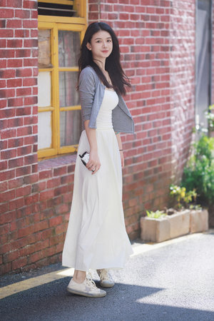 我半夜吮親妺妺的胸好爽