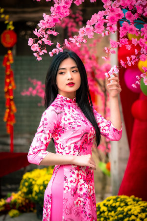 鷹峰同學請穿上校服